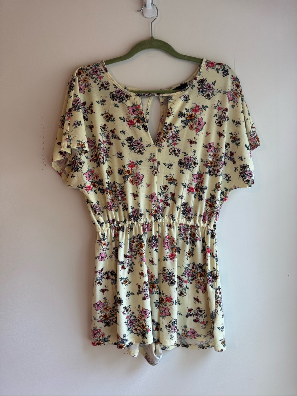 Floral Keyhole Flutter-Sleeve Romper in Pale Yellow